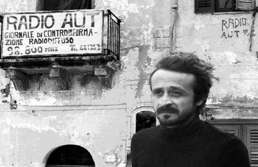 Riace, sfregiato il murales che ricorda Peppino Impastato