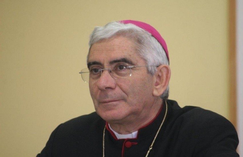 Boccia, a difesa delle misure Covid: “Gesù può nascere 2 ore prima”. Il vescovo di Monreale: “Sì, si può”