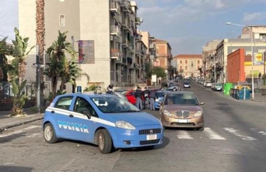 Catania, operazione Ampio Raggio, a Villaggio Sant’Agata sequestrate due pistole e una mitraglietta