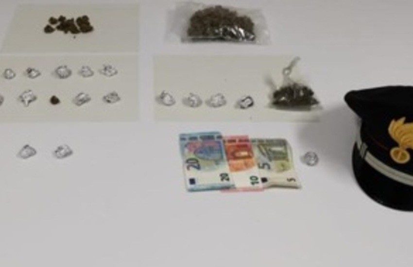 Mineo, spaccio in casa: un arresto