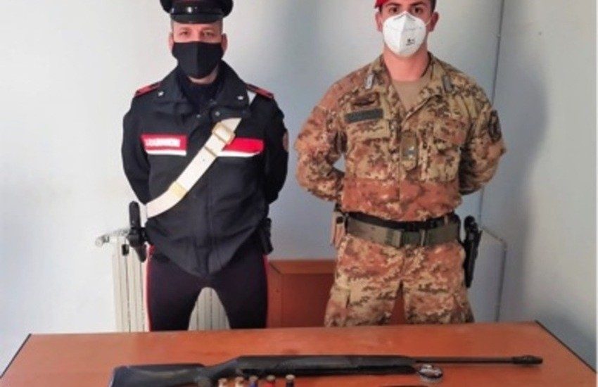 Palagonia, i “Cacciatori” scovano armi nascoste in un casolare. Arrestato il proprietario