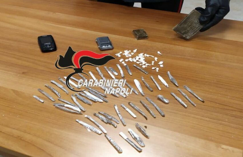 Ercolano, blitz anti-droga dei carabinieri. Telecamere in ogni angolo del quartiere per osservare i movimenti delle forze dell’ordine (VIDEO)