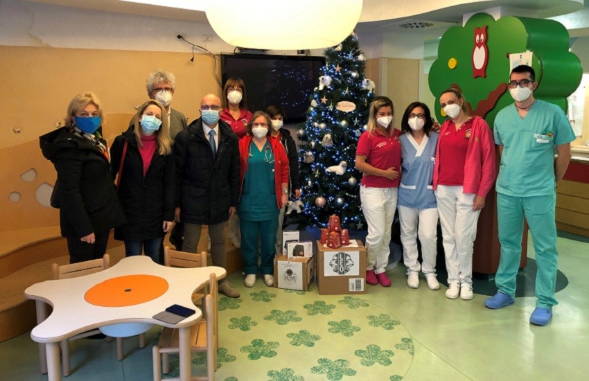 Doni del Lions club al Pronto soccorso pediatrico dell'Ospedale San Salvatore