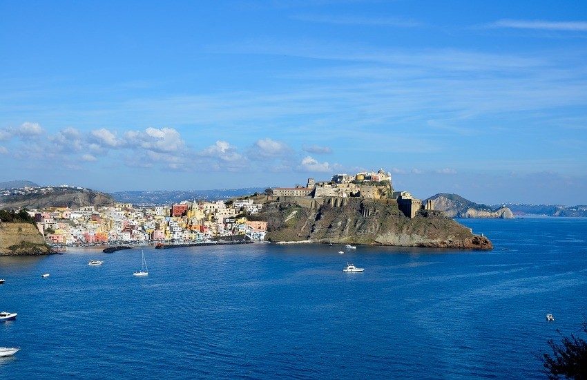 Procida è la Capitale italiana della cultura 2022, De Luca annuncia il nuovo progetto