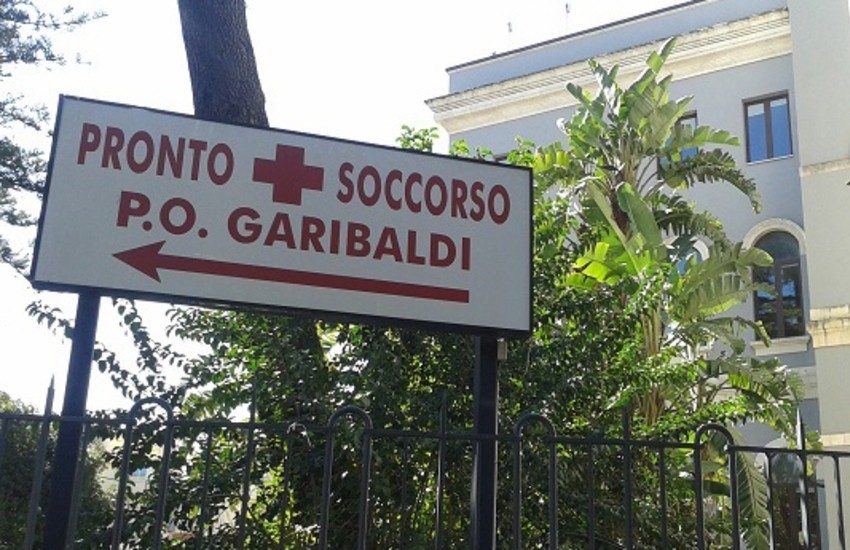 Ospedale Garibaldi Centro, picchiano un medico e si introducono nel reparto covid19, denunciati 2 fratelli