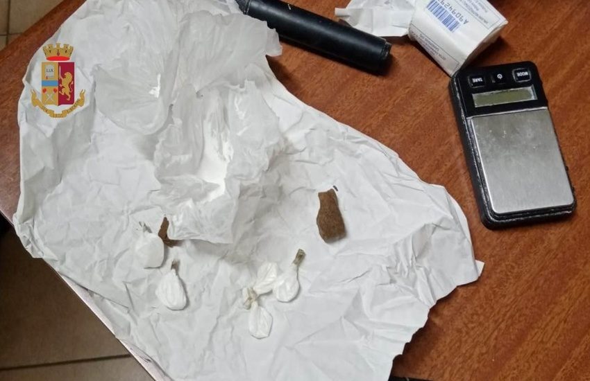 Sant’Anastasia, nasconde armi e droga in casa. Arrestato grazie a Youpol