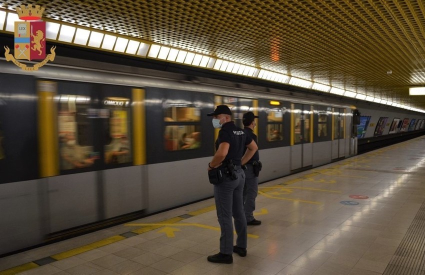 Milano fermata metro “Duomo”, 22enne senegalese salta i tornelli e aggredisce personale ATM, arrestato