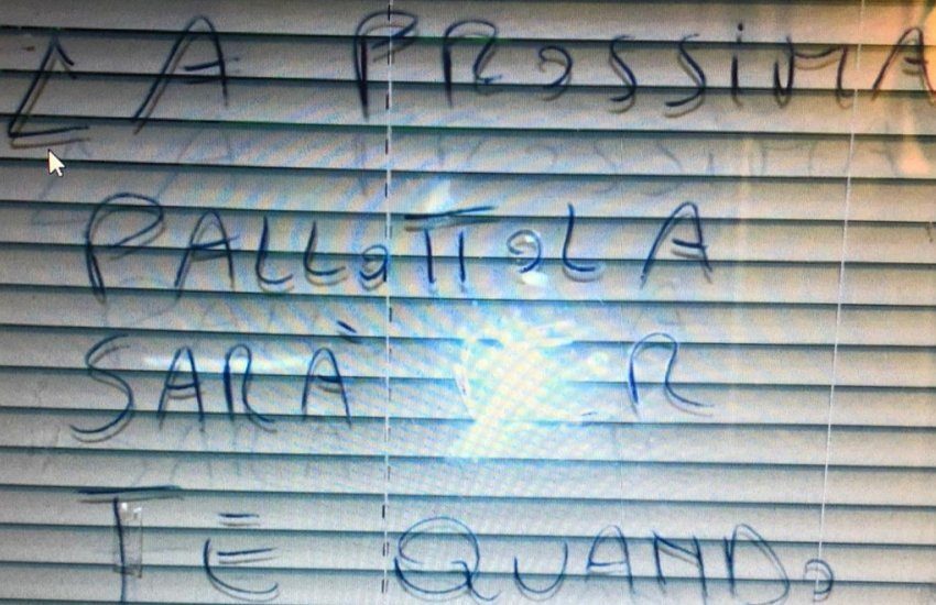 Scritte intimidatorie ad un locale nel centro storico. Avvertimento o ragazzata?