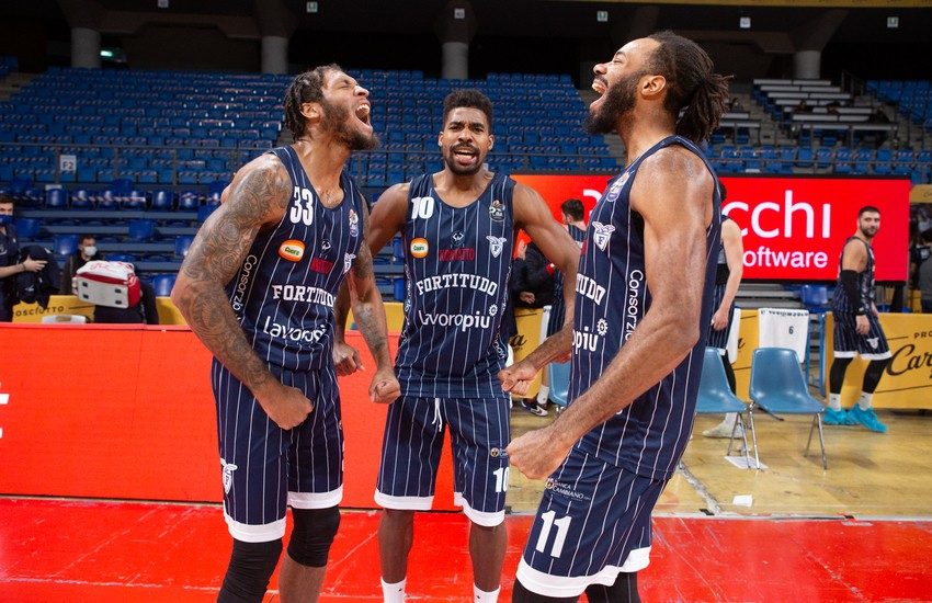 Fortitudo Bologna espugna Pesaro