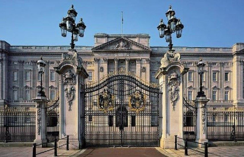 Scoperto il ladro di Buckingham Palace. Vendeva i cimeli reali in eBay con il suo vero nome