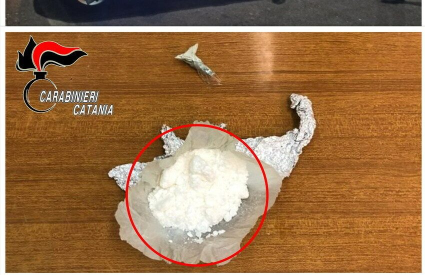 Giarre, 16enne nascondeva nel reggiseno 50 grammi di cocaina. Arrestata insieme al fidanzato 27enne