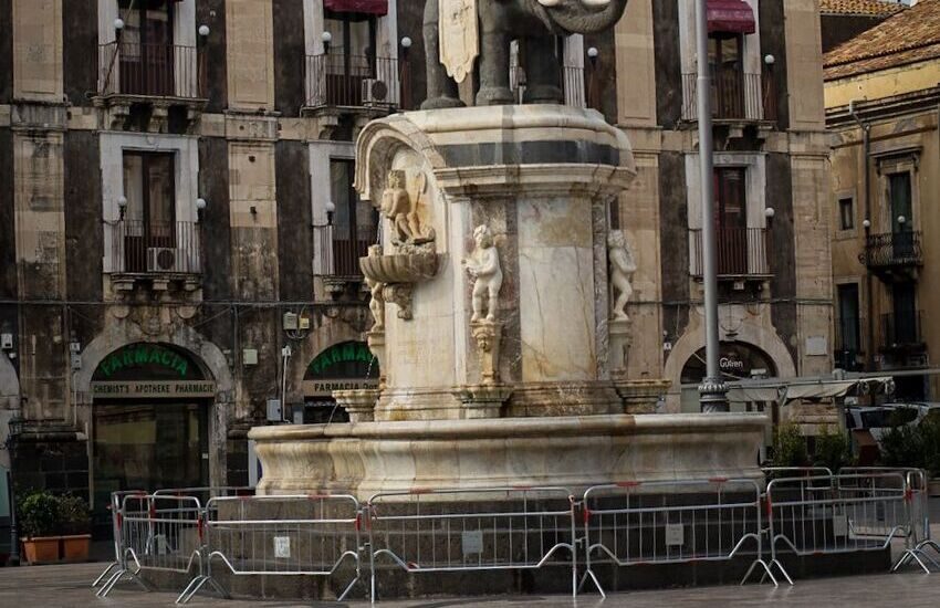 Finta raccolta fondi a Catania: fermati due uomini in piazza Duomo