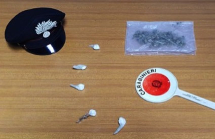 Palagonia, via Soldato Sciacca, insospettabile nascondeva in camera da letto cocaina e “erba”. Arrestato