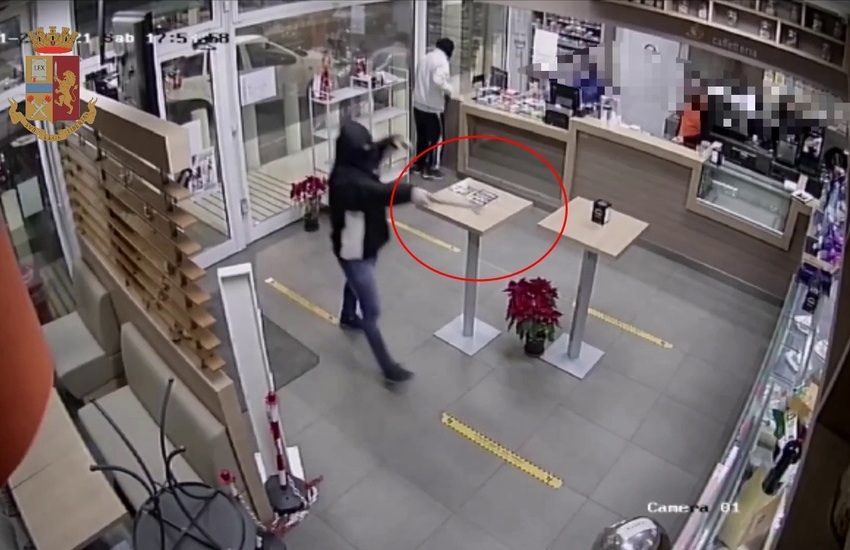 S.G. Galermo, sventata rapina a distributore. Inseguiti e arrestati in due – Foto Gallery