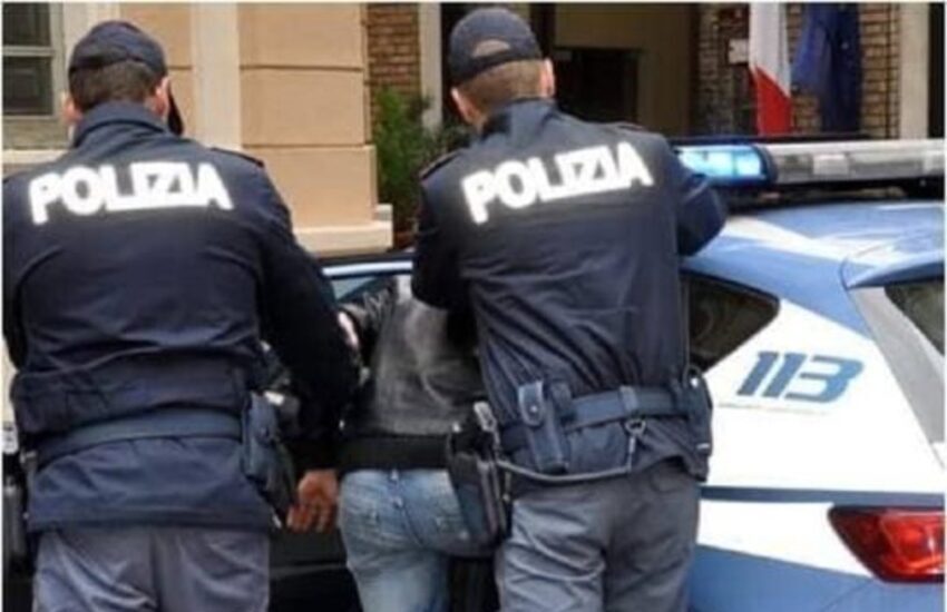 Genova, danneggia scooter parcheggiati: denunciato 28enne