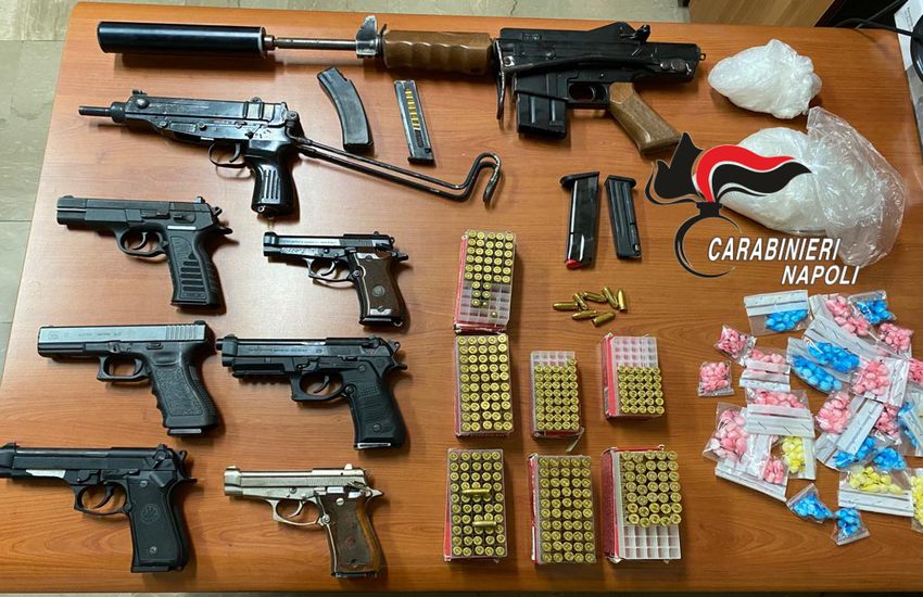 Ritrovato un piccolo arsenale da guerra in uno scantinato di Brusciano (VIDEO)