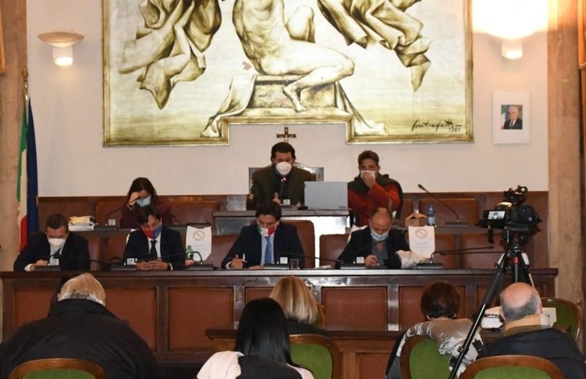 Emergenza Covid, seduta straordinaria del consiglio comunale: c’è anche l’assessore Razza