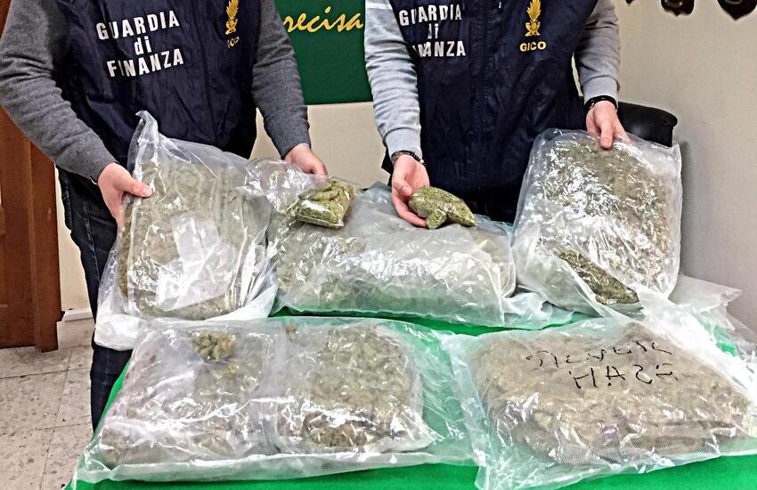 Catania, corriere a bordo di un TIR trasportava 6kg di marijuana, arrestato