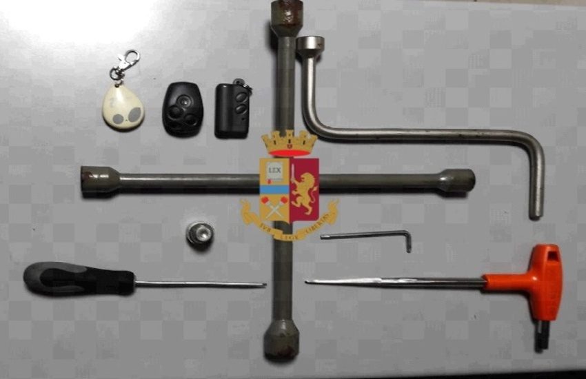Arrestato ladro seriale di pneumatici. Era diventato il “terrore” dei quartieri Vomero, Arenella e Chiaia