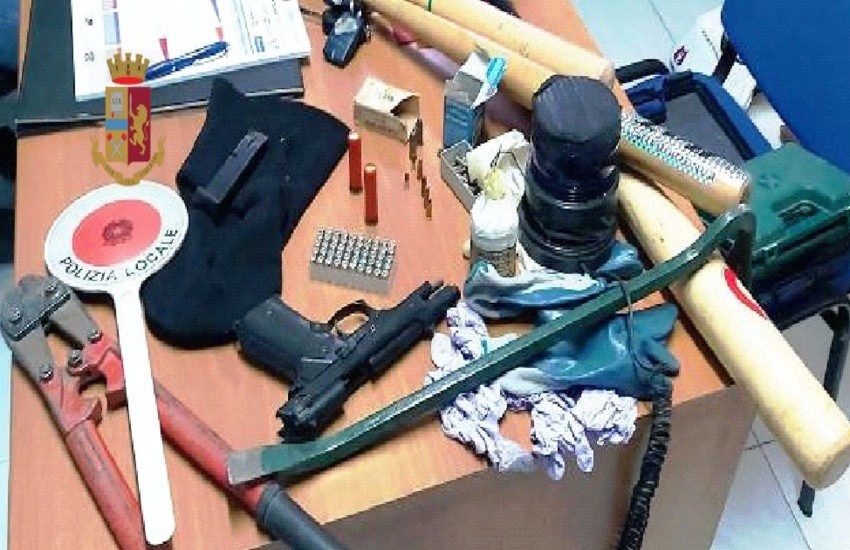 Ritrovato un ordigno esplosivo in un garage di San Vitaliano, arrestato 47enne di Nola