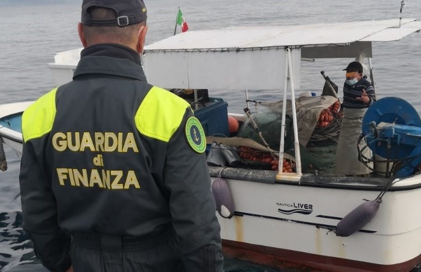 Ognina e San Giovanni li Cuti, sanzionati dalla Finanza appassionati della pesca sportiva