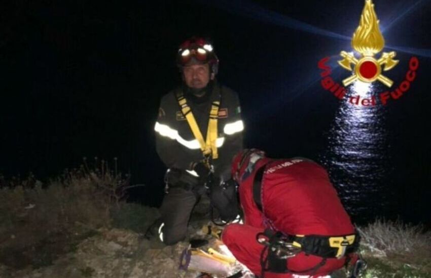 Santa Caterina, donna cade dalla scogliera mentre fa jogging. La salvano i vigili del fuoco