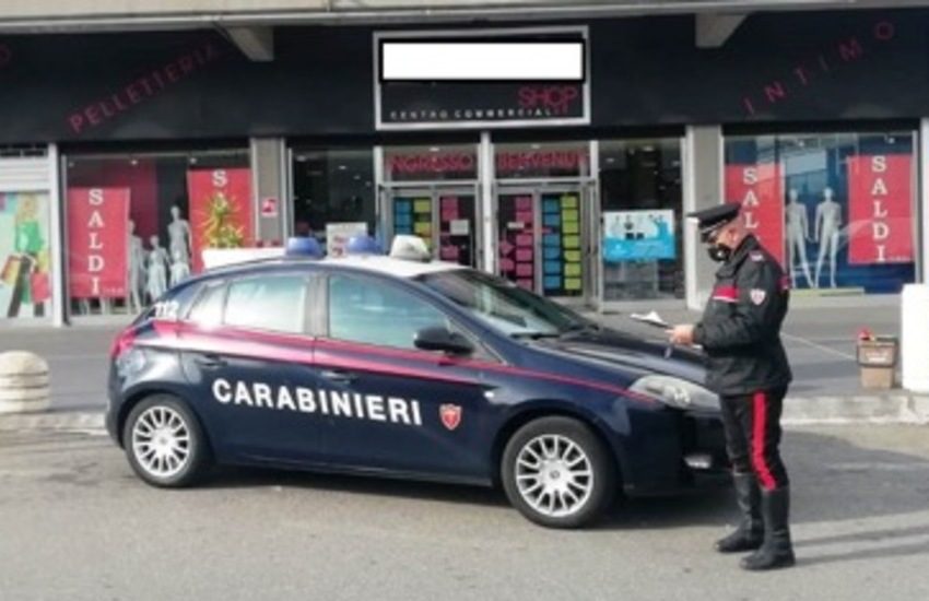 Acireale, tenta di rubare in un negozio di calzature, arrestato. Controlli in tutta la città