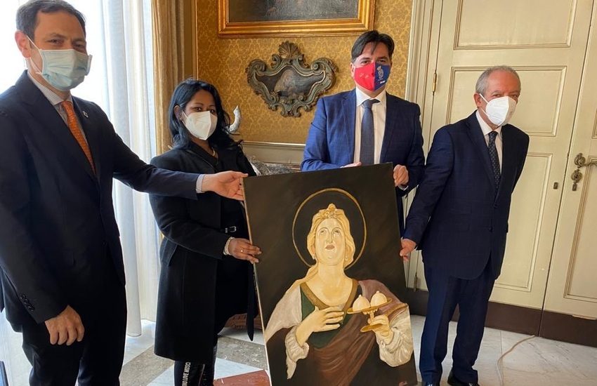 Sant’Agata, a Palazzo degli Elefanti l’omaggio in pittura di una giovane artista di origini indiane