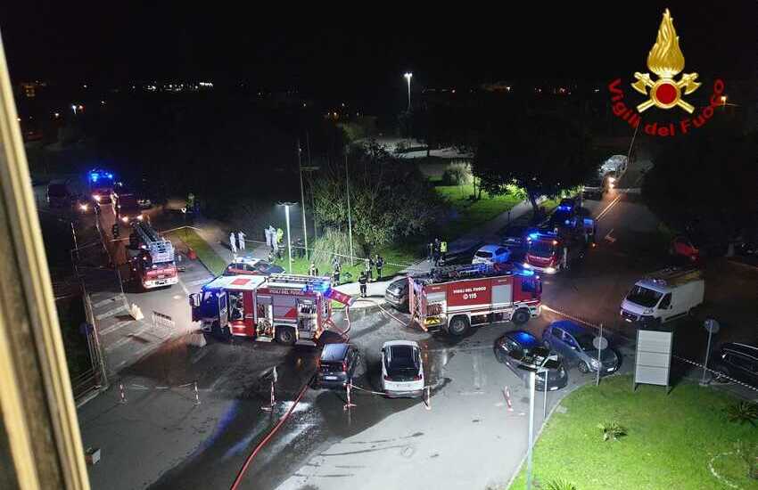 Acireale, incendio in ospedale, intervengono i vigili del fuoco – Foto gallery