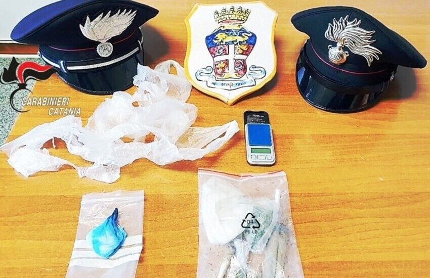 Palagonia, arrestato pusher e segnalato assuntore,  beccati in macchina
