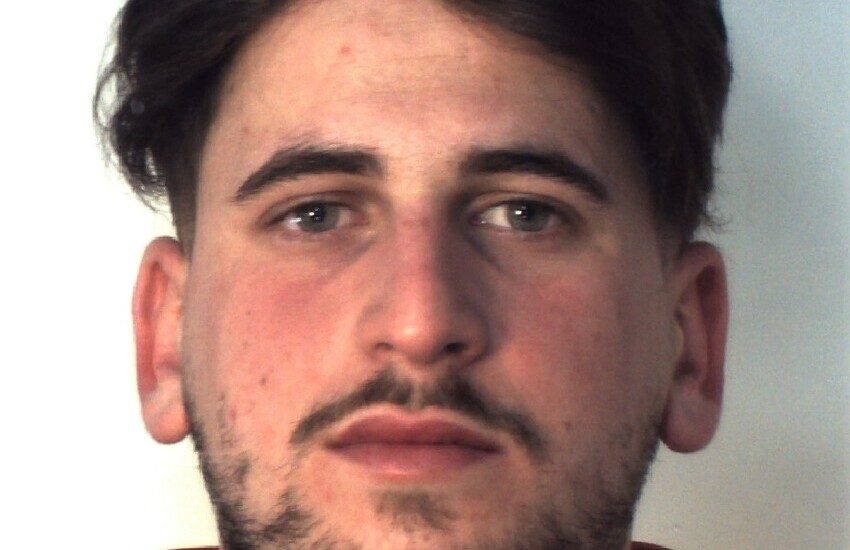 Catania, 21enne sorpreso a spacciare, da tempo sotto il mirino dei militari