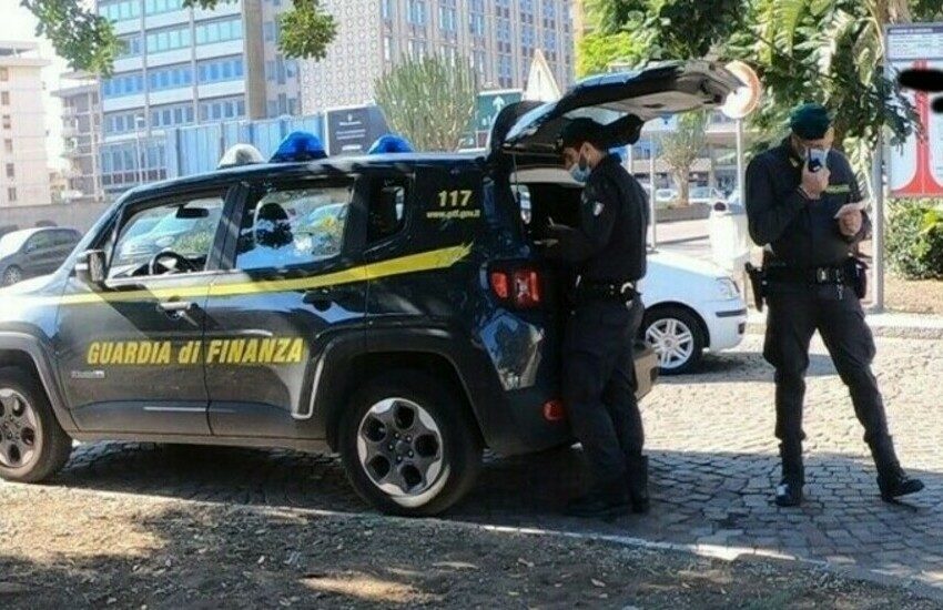 Catania, Guardia di Finanza, controlli anticovid, 17 persone sanzionate