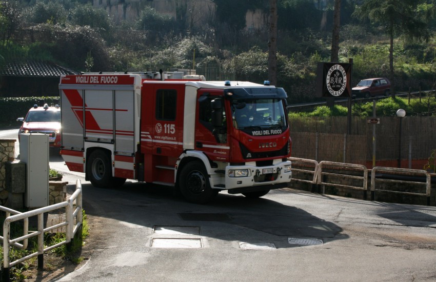 Vigili del fuoco al lavoro, in questi minuti, a Sezze: due gli incendi da domare