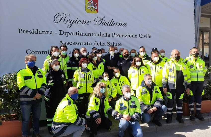 Palermo, Musumeci inaugura primo Centro vaccini in Sicilia