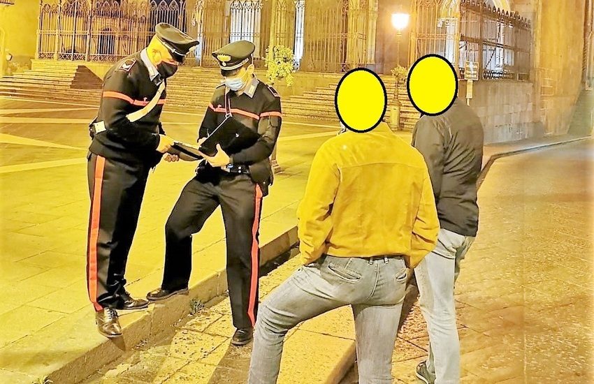 Randazzo, si assembravano davanti il bar, sanzionati