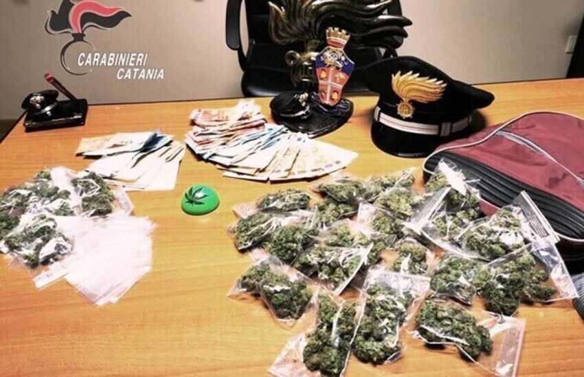 Catania, presi fidanzati spacciatori, sequestrati 300 grammi di “skunk”