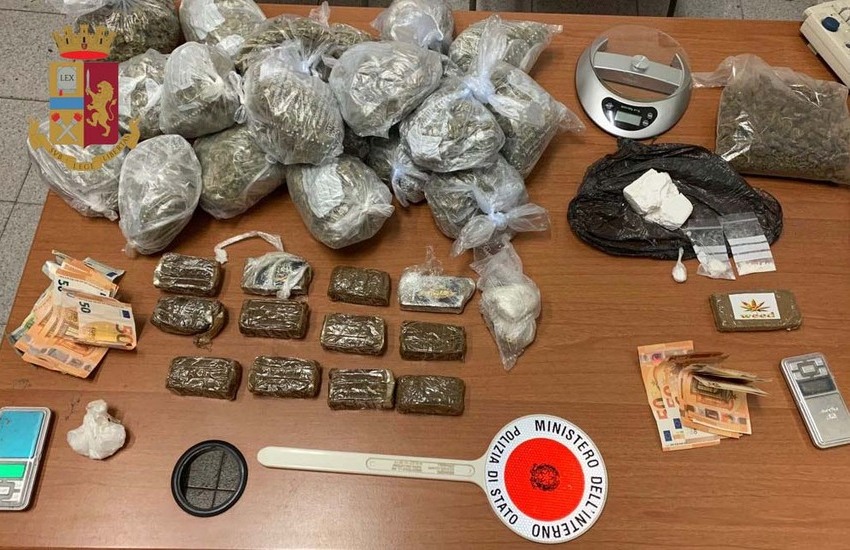 Milano, nascondevano la droga in ufficio, arrestati due uomini e sequestrati 3,7 kg di stupefacente