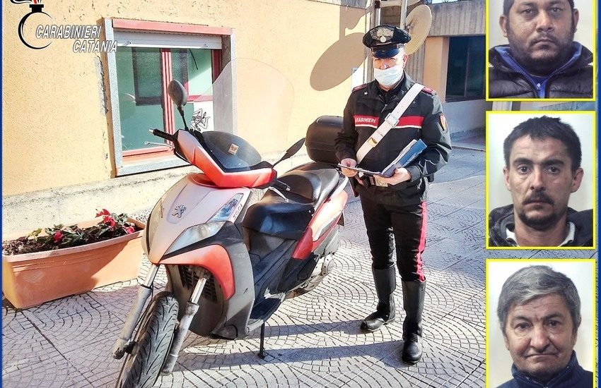 Tremestieri Etneo, beccati mentre caricavano uno scooter rubato sul furgone, tre arresti