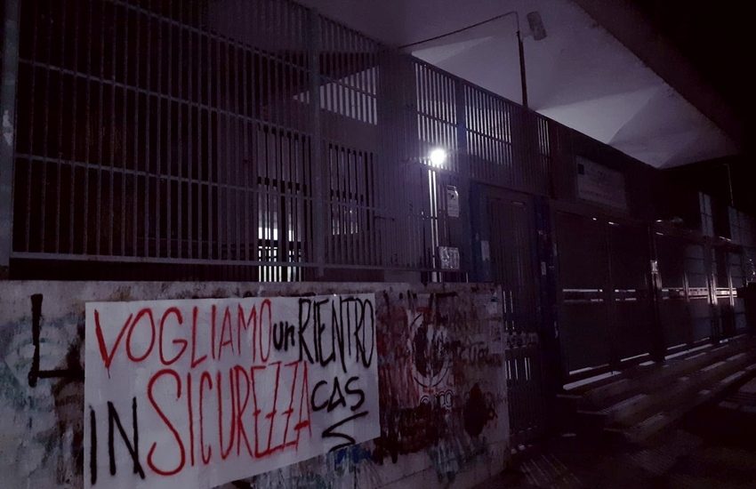 Catania, rientro a scuola,  striscioni e petizione, gli studenti catanesi del CAS manifestano – Foto gallery