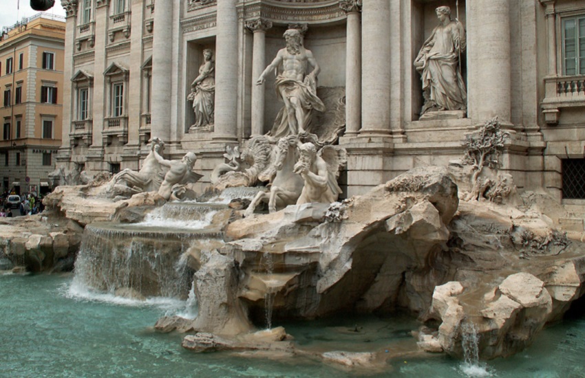 “Arrivederci Roma”, assembramenti: chiusa Fontana di Trevi
