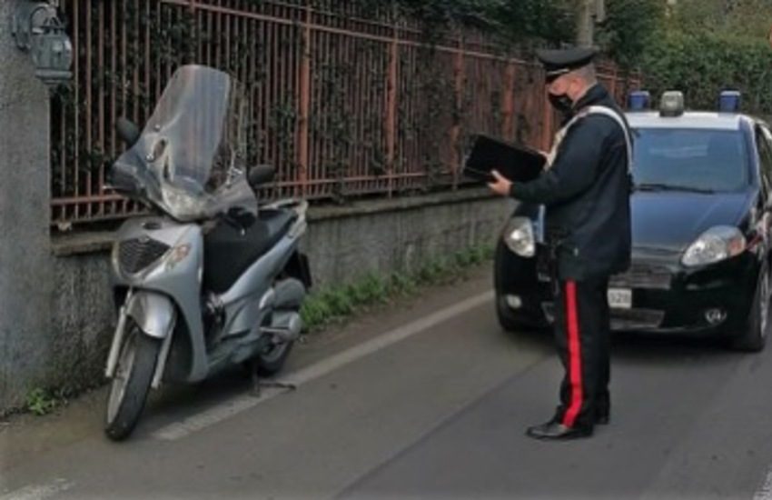 Misterbianco, presi mentre fuggono sullo scooter rubato. Uno è minorenne