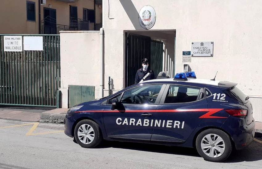 San Pietro Clarenza, aggredisce l’ex amante e la moglie di quest’ultimo, denunciata