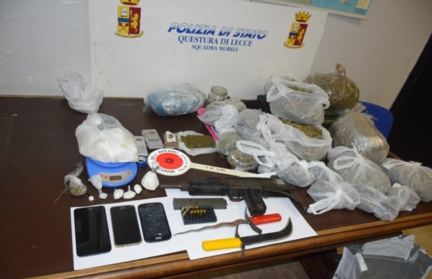 In casa con armi e un bazar della droga. Arrestato per spaccio 46enne