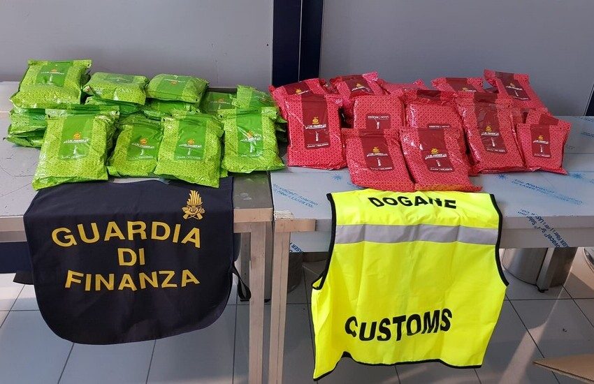 Bologna: sequestro di 64 kg di tabacco per narghilè