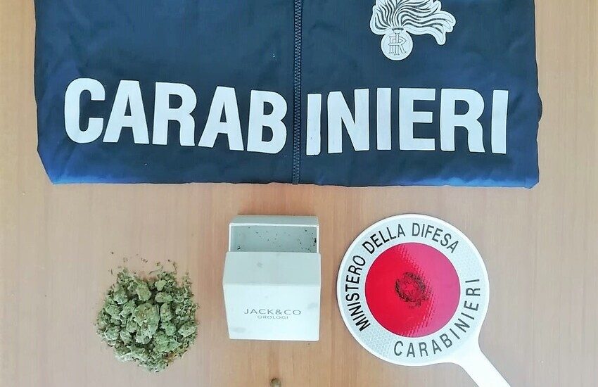 Caltagirone,  spaccio in via Minosse: sequestrati oltre 10 grammi di droga