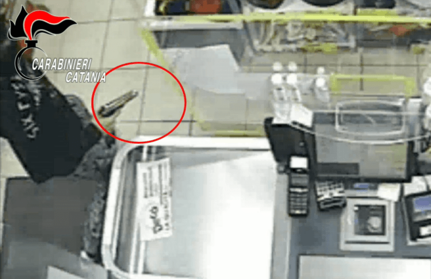 [VIDEO] Grammichele, ha un volto il secondo rapinatore del supermercato di via Cialdini: arrestato un 15enne di Caltagirone