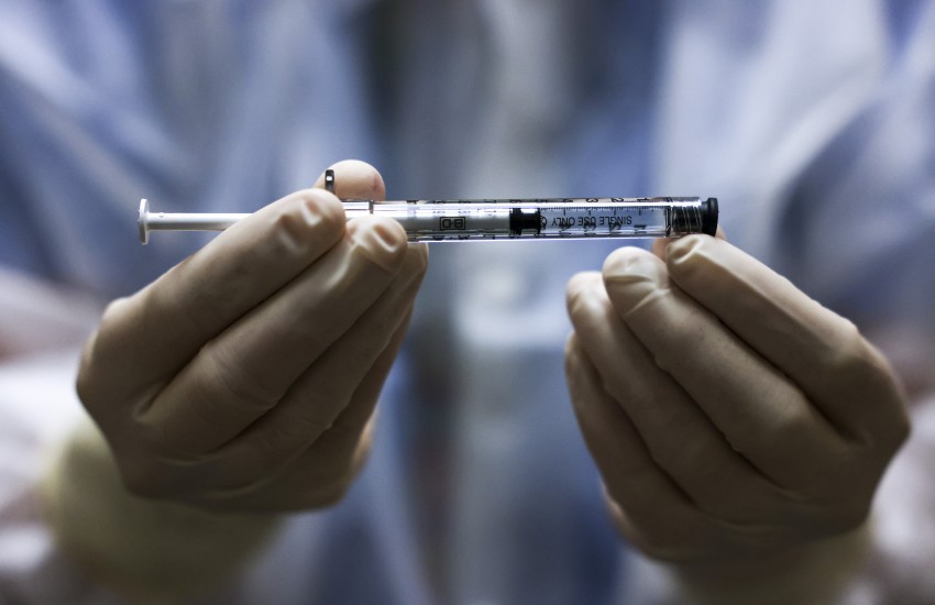 Morte dopo dose di vaccino J&J, la Procura chiede archiviazione: “Concausa minima”