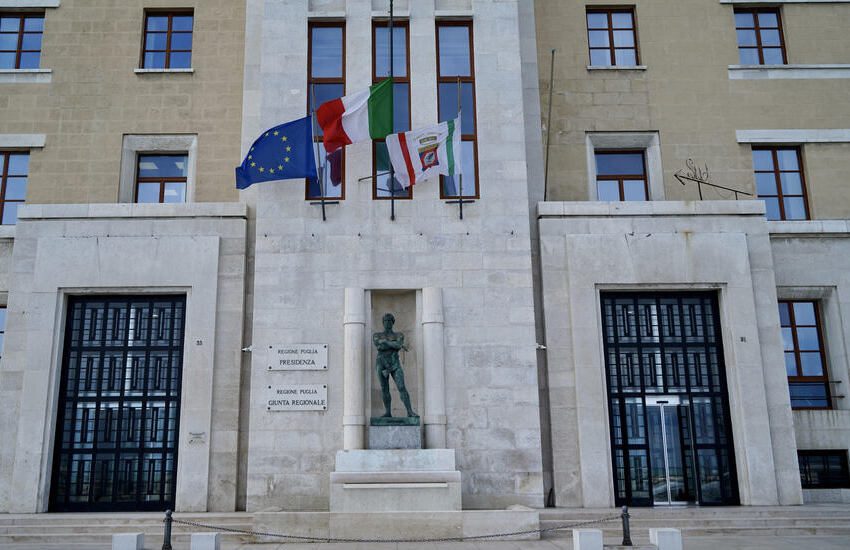 Giornata nazionale in ricordo delle vittime del Covid. A Lecce un minuto di silenzio e bandiere a mezz’asta