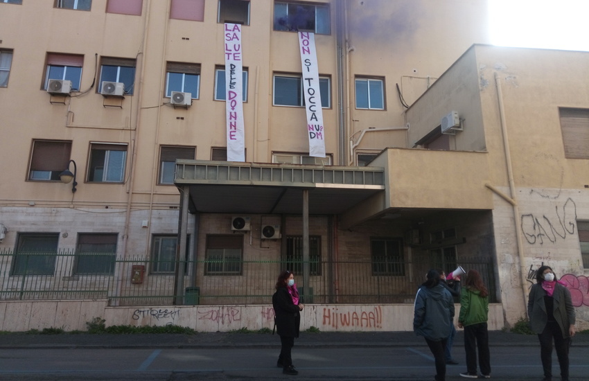 Catania, le attiviste “Non Una Di Meno” occupano l’ospedale Santo Bambino. Intervista