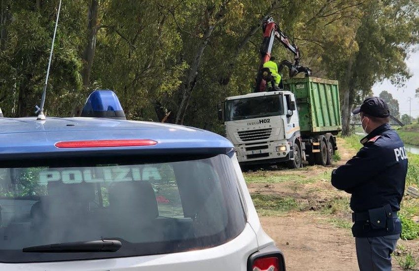 Latina: abbattuta la baraccopoli lungo il canale delle Acque Medie